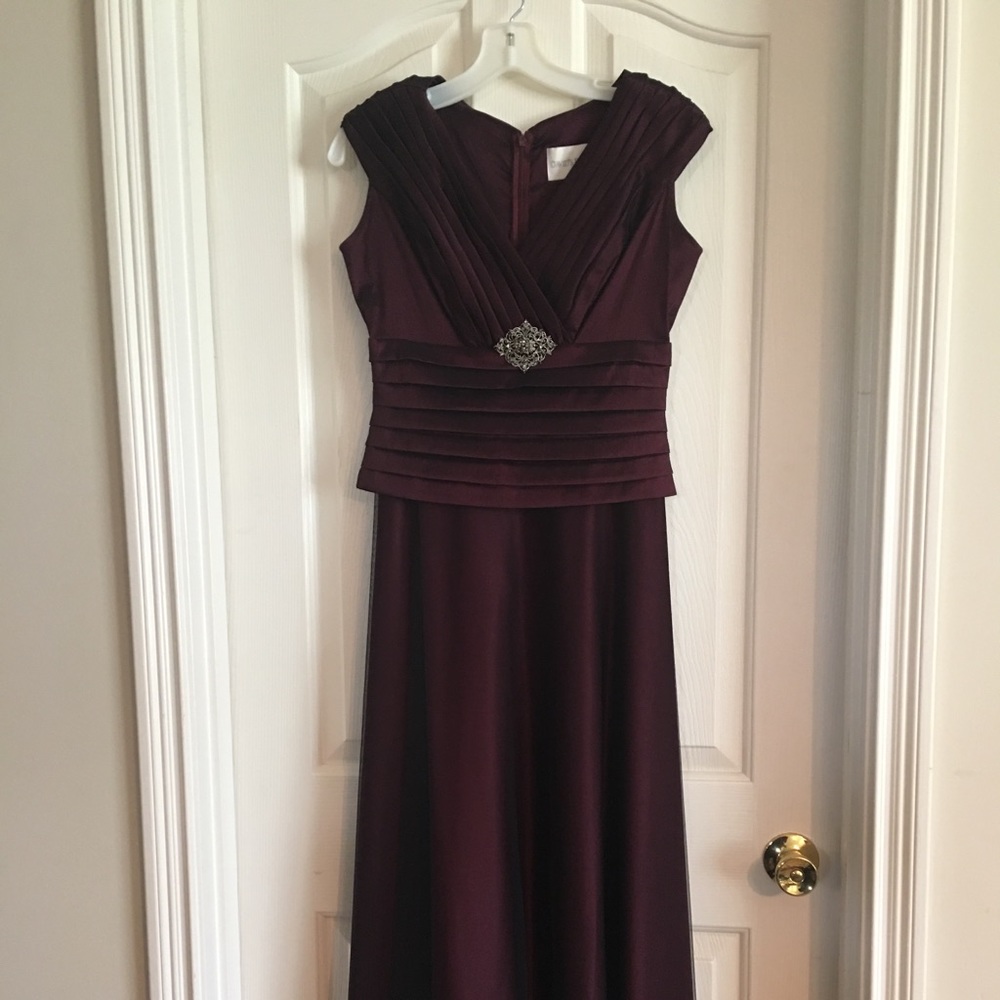 David’s Bridal Aubergine Dress - Size 4